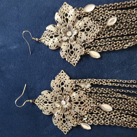 NEW - Vintage Style Earrings - Picture 2 of 5